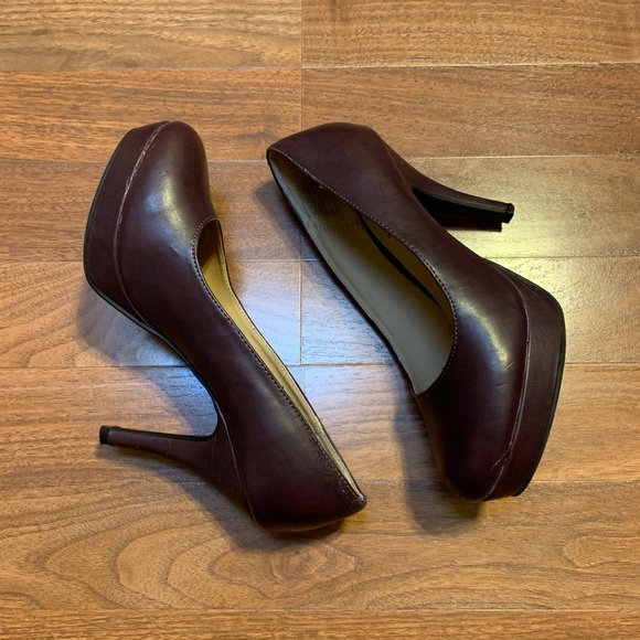 Shoe - Picture 4 of 4